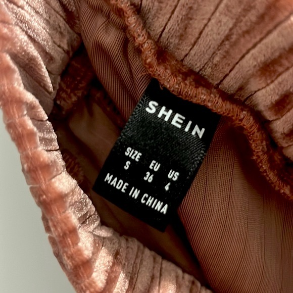 ✨ SHEIN BAE Solid Flare Leg Velvet Pants Womens SIZE S • Worn Once • Stretchy - Picture 4 of 10